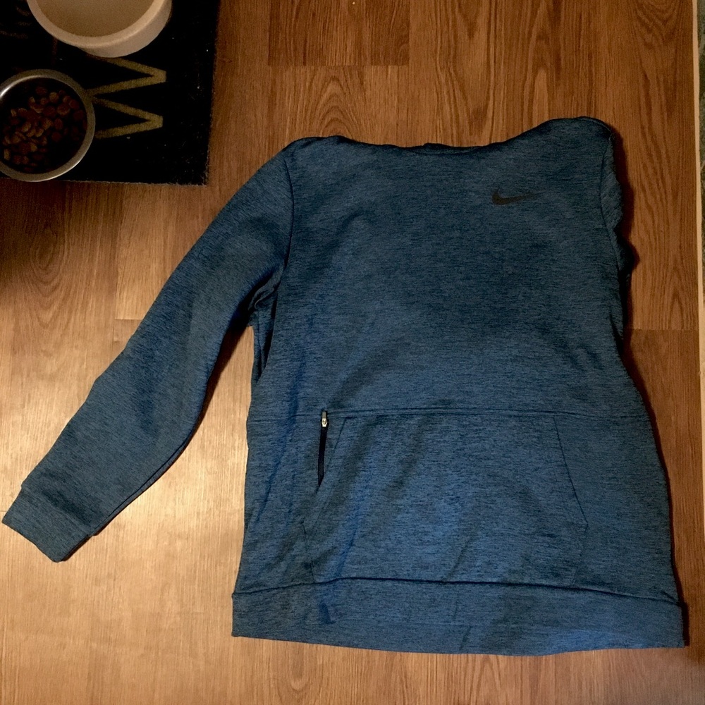 Size Large never worn Nike hoodie!! Too small for my man